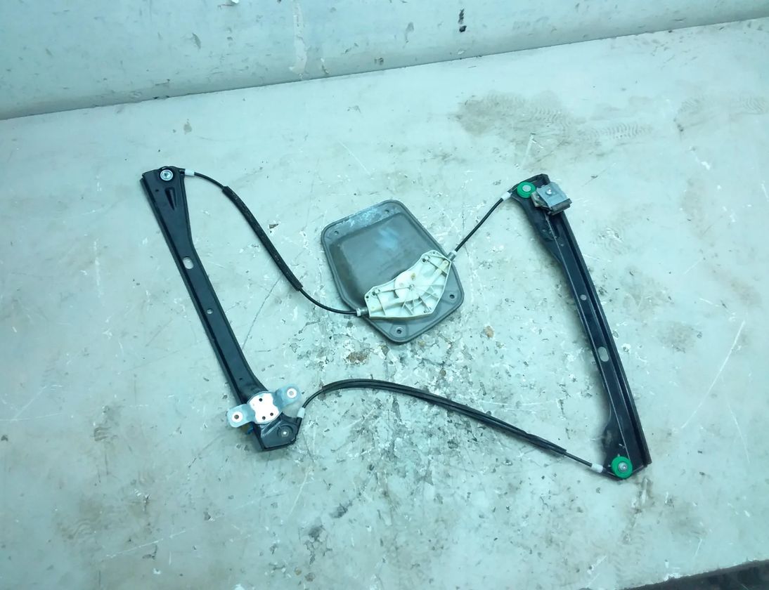 VOLKSWAGEN Golf 5 generation (2003-2009) Priekšējo kreiso durvju logu pacēlājs 1K0959793J 31494970