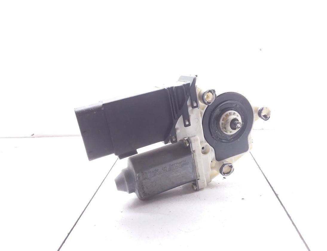 VOLKSWAGEN Bora 1 generation (1998-2005) Front Left Door Window Regulator Motor 1j1959801c,119433 33042313