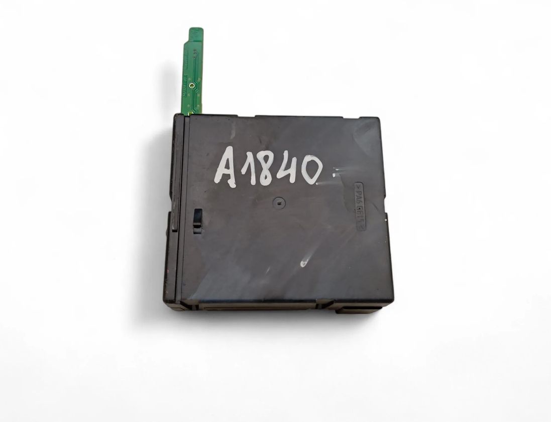 VOLKSWAGEN Passat B7 (2010-2015) Priekšējo labo durvju logu pacelšanas motorīts 3C0959792C 30012136