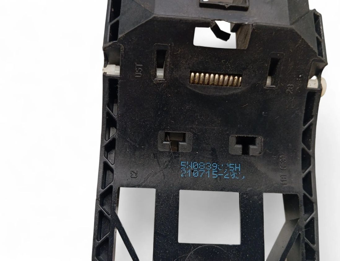 VOLKSWAGEN Golf 6 generation (2008-2015) Priekšējo kreiso durvju ārējais rokturis 5N0839885H 30074376