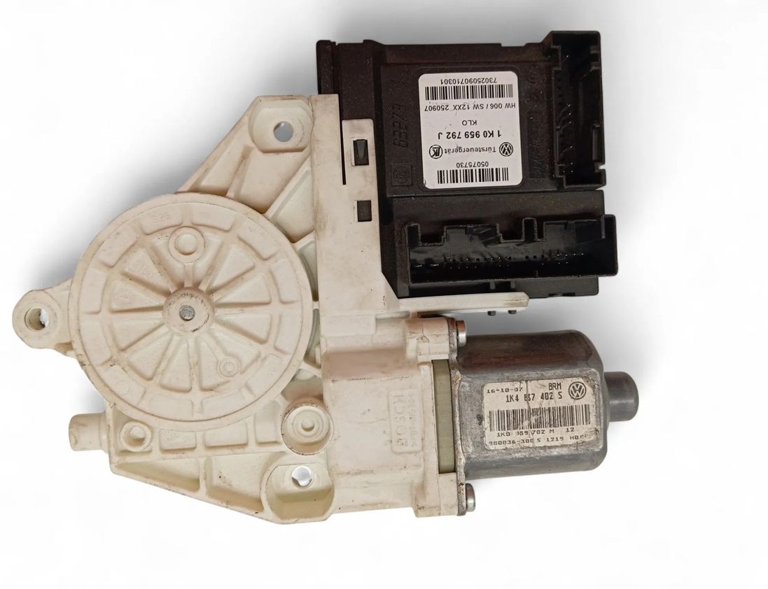 VOLKSWAGEN Golf 5 generation (2003-2009) Priekšējo kreiso durvju logu pacēlāja motorīts 1K4837402S 31219613