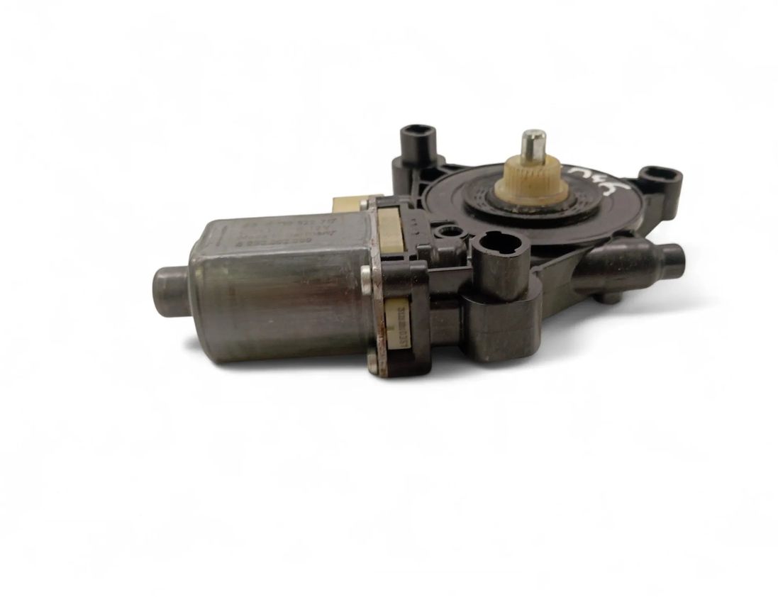 VOLKSWAGEN Golf 7 generation (2012-2024) Маторчик стеклоподъемника передней левой двери 5Q0959801B 31493617