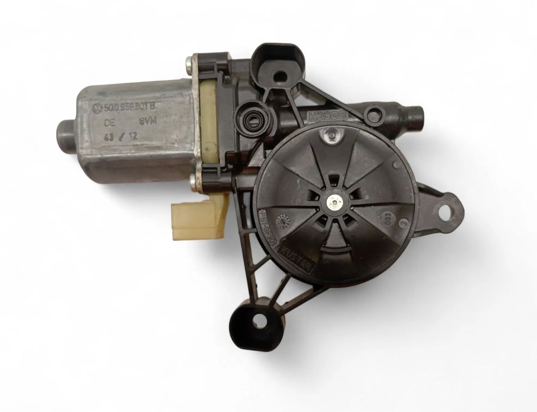 VOLKSWAGEN Golf 7 generation (2012-2024) Маторчик стеклоподъемника передней левой двери 5Q0959801B 31493802