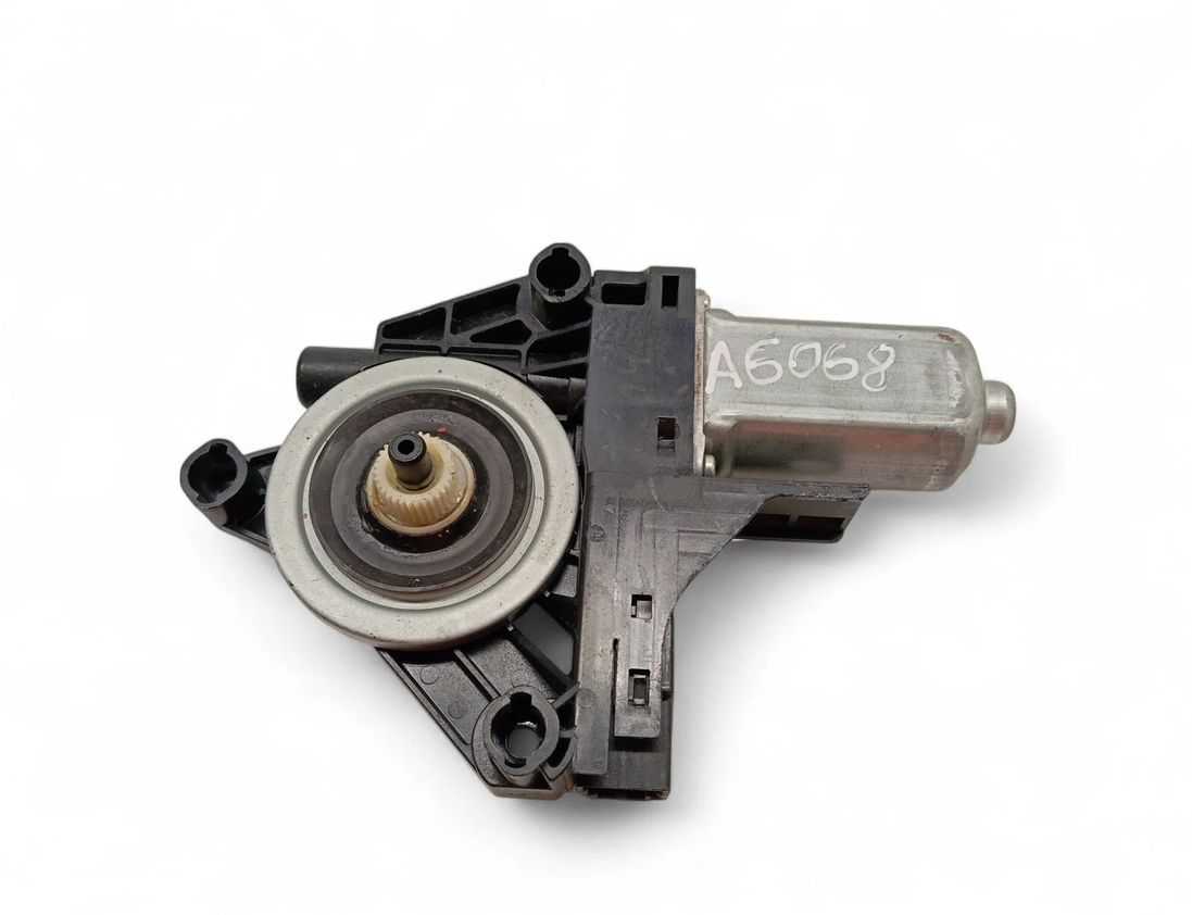 VOLVO V60 1 generation (2010-2020) Priekšējo kreiso durvju logu pacēlāja motorīts 966268-103 31494173