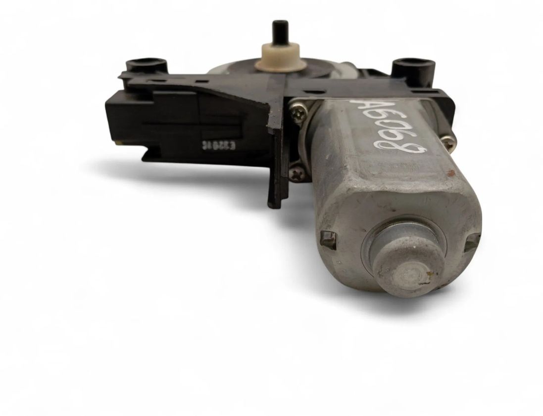 VOLVO V60 1 generation (2010-2020) Priekšējo kreiso durvju logu pacēlāja motorīts 966268-103 31494173