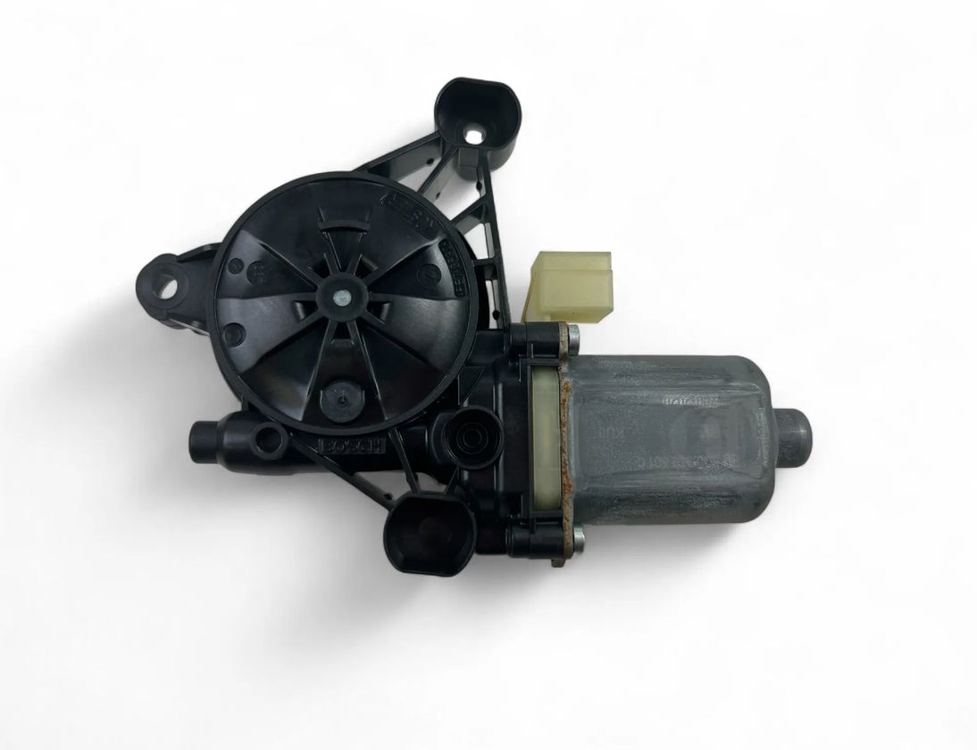 SEAT Leon 3 generation (2012-2020) Front Right Door Window Control Motor 0130822077 32844053