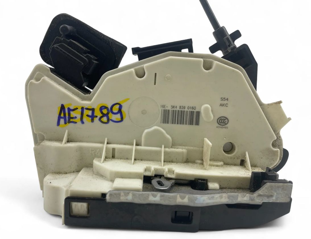 VOLKSWAGEN Golf 6 generation (2008-2015) Aizmugurējā labā durvju slēdzene 5K4839016Q 32974430