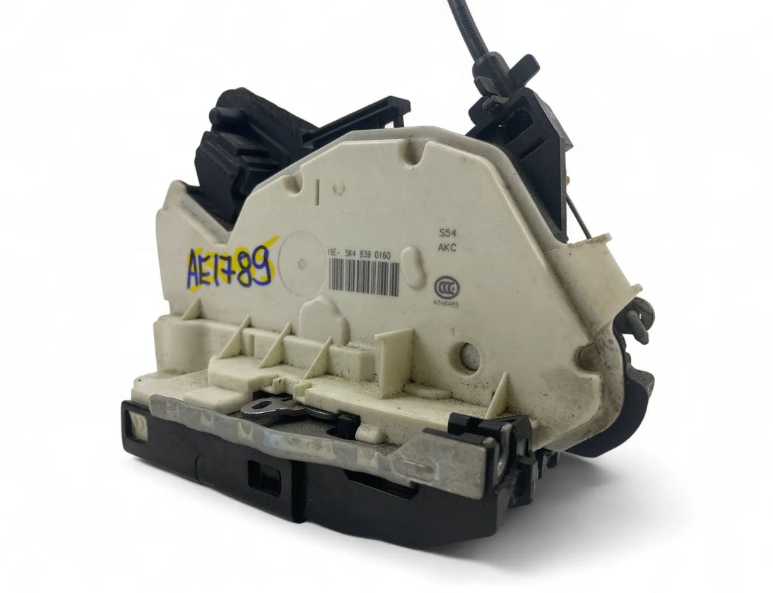 VOLKSWAGEN Golf 6 generation (2008-2015) Aizmugurējā labā durvju slēdzene 5K4839016Q 32974430