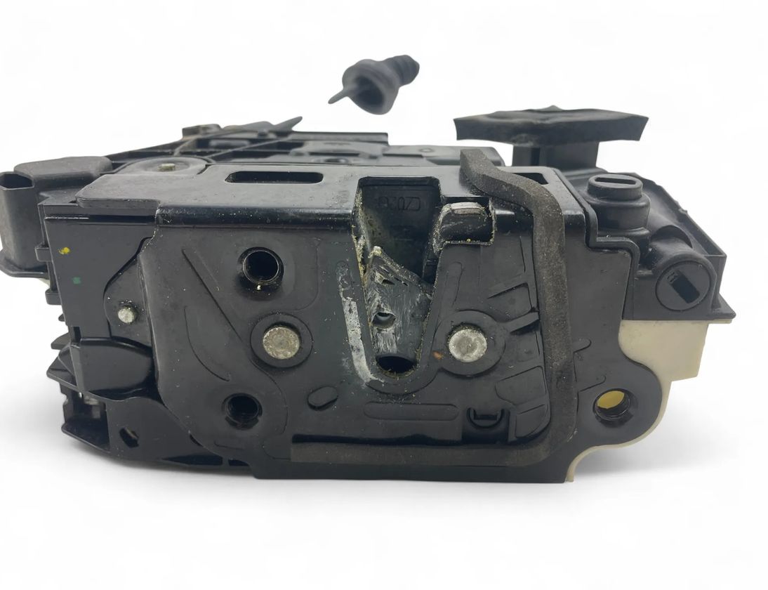 VOLKSWAGEN Golf 6 generation (2008-2015) Aizmugurējā labā durvju slēdzene 5K4839016Q 32974430