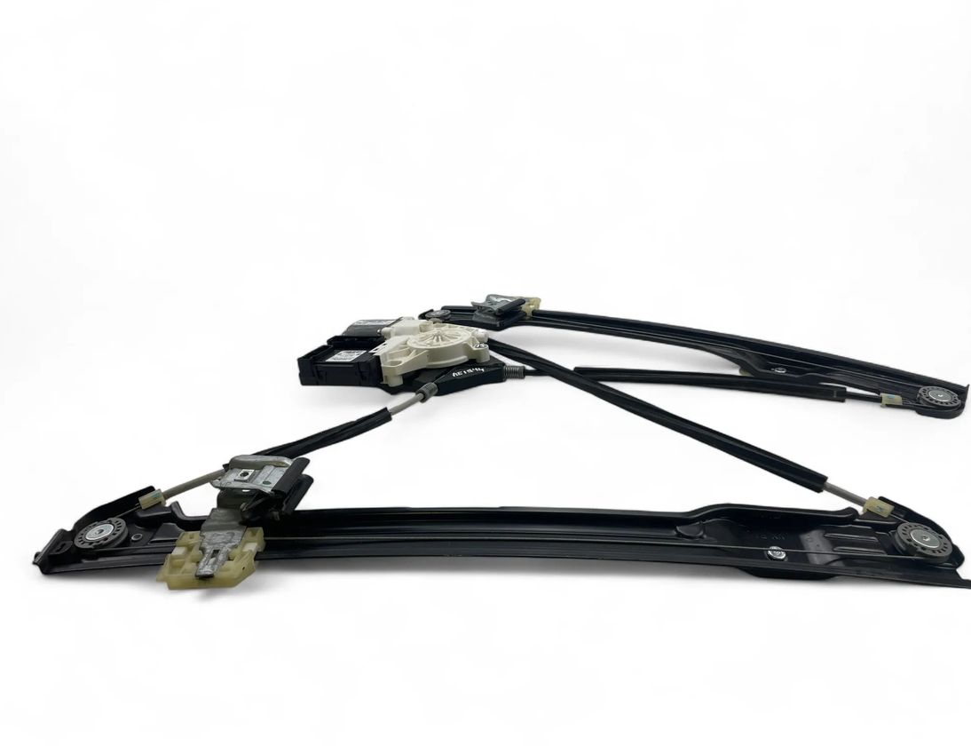 VOLKSWAGEN Passat B8 (2014-2023) Front Right Door Window Control Motor 2K5959702,5K0959792 33027062