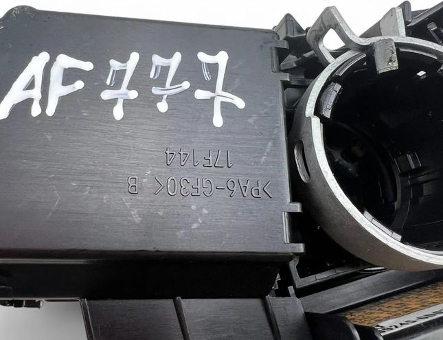 TOYOTA Yaris 3 generation (2010-2019) Turn switch knob 173832,17F144 33039113