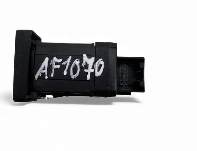 VOLKSWAGEN Passat B6 (2005-2010) Кнопка ручного тормоза 3C0927225B 33079922