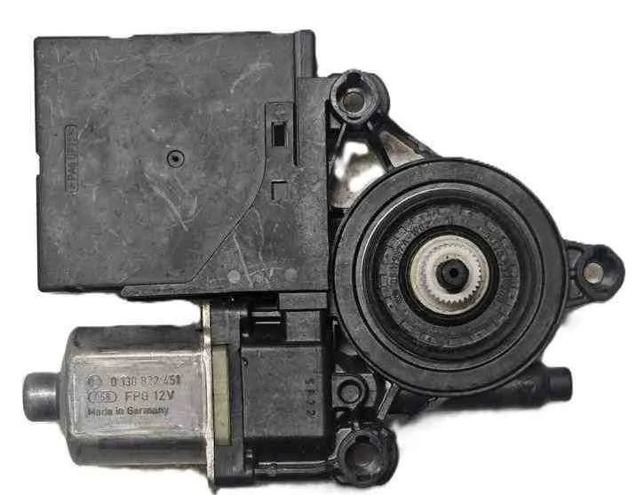 VOLKSWAGEN Passat B7 (2010-2015) Priekšējo kreiso durvju logu pacēlāja motorīts 3AA837462,3AA959701A,988705305,036318110 32638164