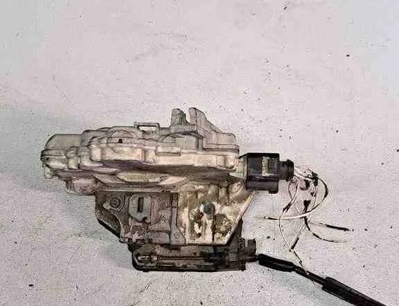 VOLKSWAGEN Passat B7 (2010-2015) Priekšējo labo durvju slēdzene 1J0973714 32640351