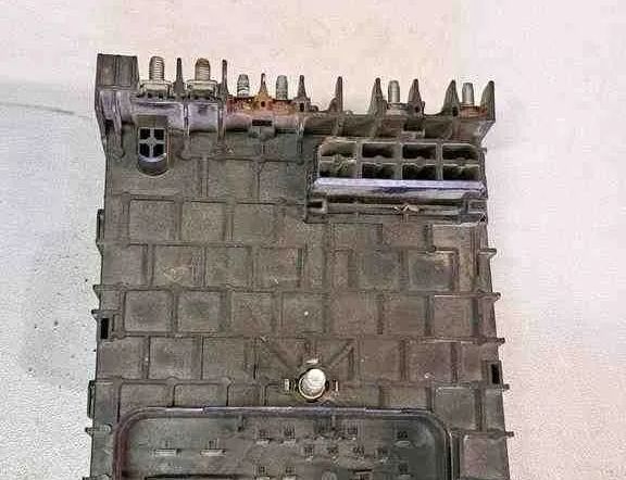 VOLKSWAGEN Passat B6 (2005-2010) Fuse box 3C0937125,63592777 32640761
