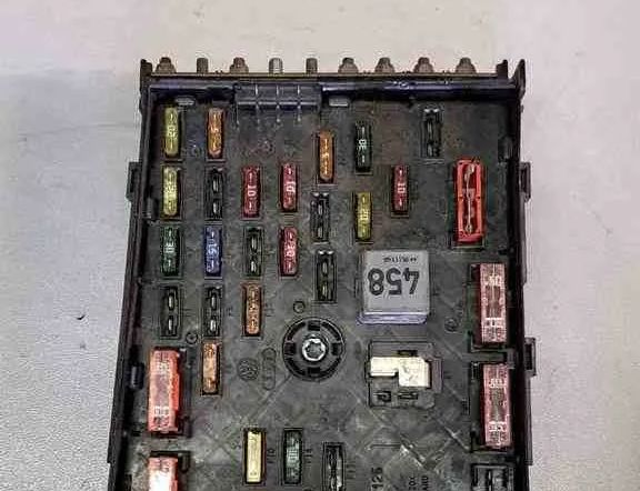 VOLKSWAGEN Passat B6 (2005-2010) Fuse box 3C0937125,63592777 32640761