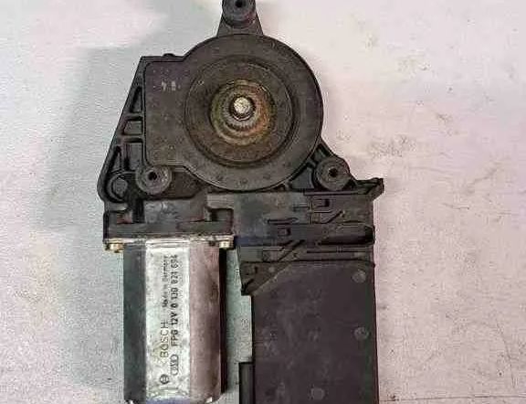 VOLKSWAGEN Passat B5 (1996-2005) Priekšējo kreiso durvju logu pacēlāja motorīts 105415301,05074240,S0001081200 32640815