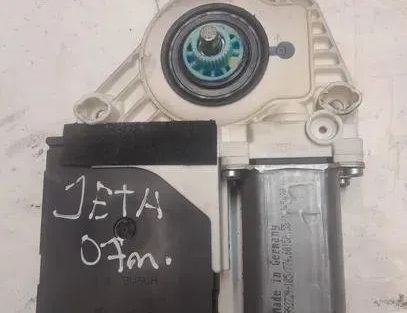 VOLKSWAGEN Jetta 5 generation (2005-2011) Priekšējo labo durvju logu pacelšanas motorīts 1K0959792G,F005S00204 25912700