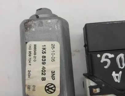 VOLKSWAGEN Jetta 5 generation (2005-2011) Маторчик стеклоподъемника задней правой двери 1K0959704F,1K5839402B,998348210 25913274