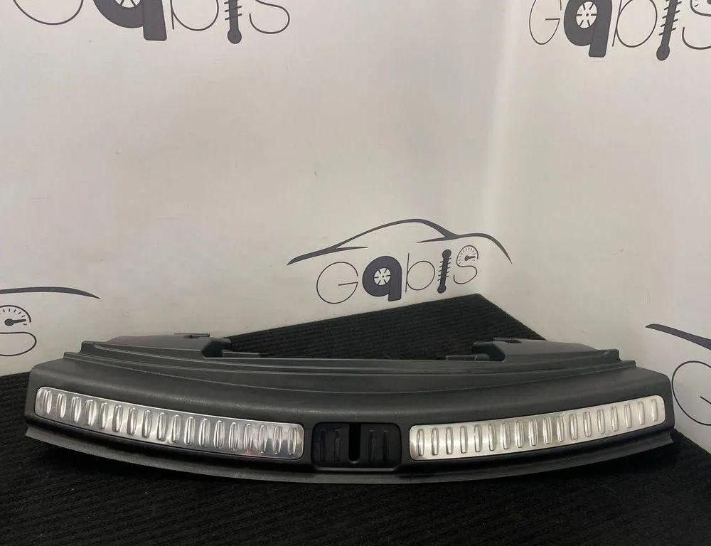 PORSCHE Macan 1 generation (2013-2023) Bagāžas nodalījuma slēdzenes apdare 95B864483J 32193725