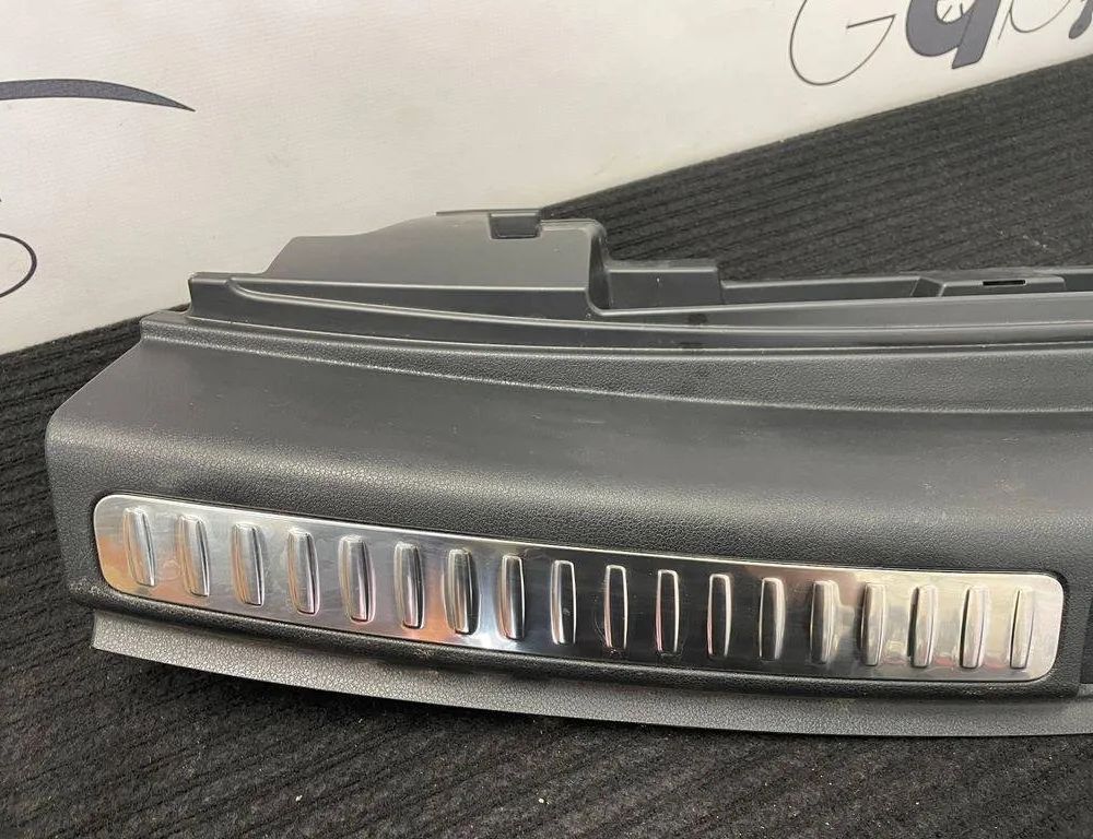 PORSCHE Macan 1 generation (2013-2023) Bagāžas nodalījuma slēdzenes apdare 95B864483J 32193725