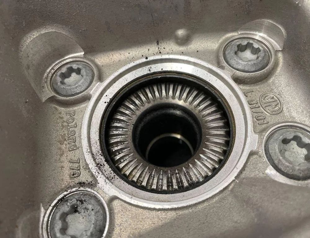 BMW 3 Series G20/G21/G28 (2018-2024) Rear Left Wheel Hub 8838134 32194038