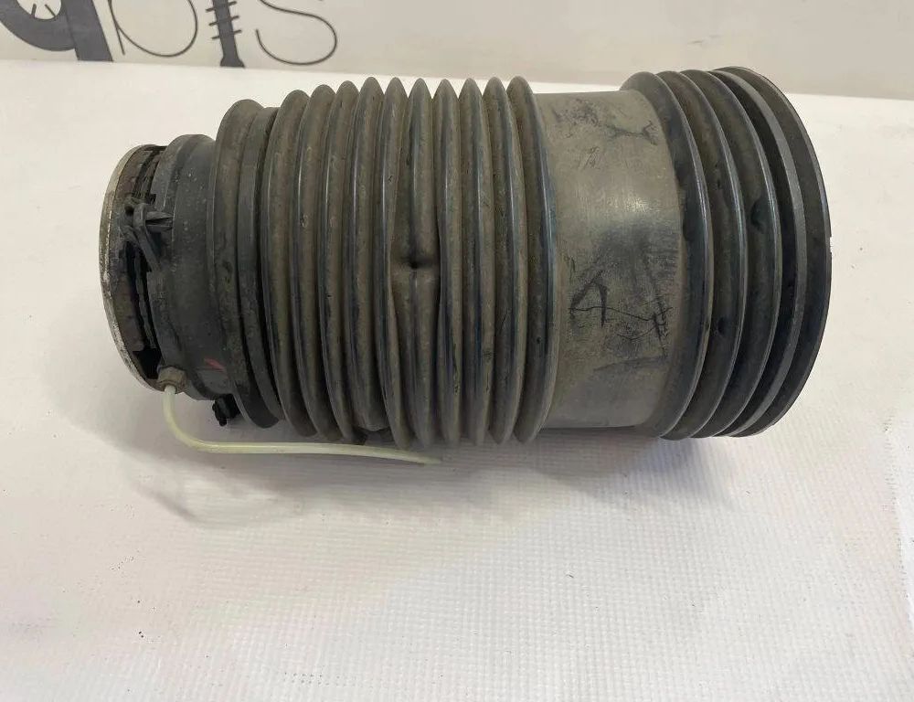 MERCEDES-BENZ C-Class W205/S205/C205 (2014-2023) Подушка подвески задняя левая A2053200225 32197141