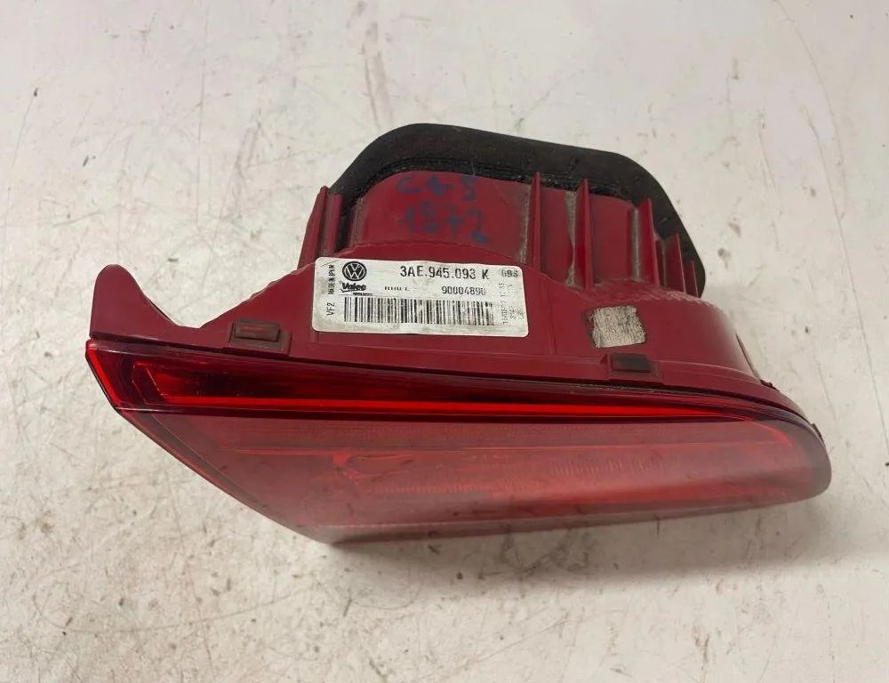 VOLKSWAGEN Passat B7 (2010-2015) Right Side Tailgate Taillight 3AE945093K 31061805