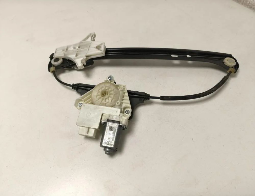 VOLKSWAGEN Passat B8 (2014-2023) Aizmugurējā kreisā loga pacēlājs 3G5839161A,5Q4959812E 33074794