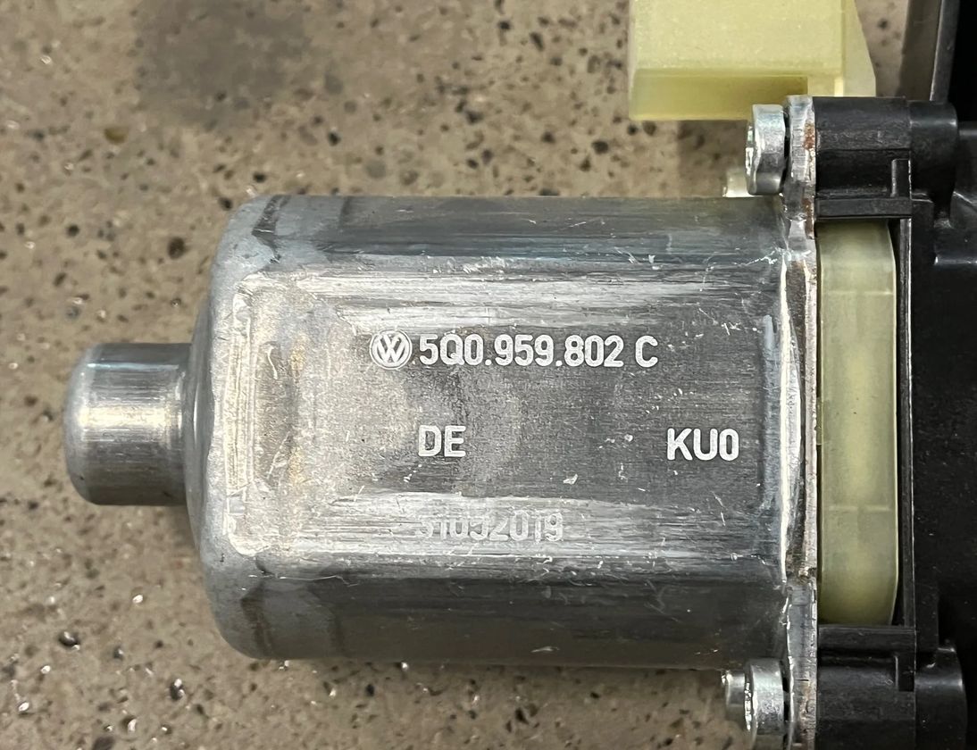 AUDI Q3 F3 (2018-2024) Front Right Door Window Control Motor 5Q0959802C,5Q0959802 14275699