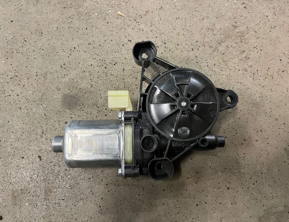 AUDI Q3 F3 (2018-2024) Front Right Door Window Control Motor 5Q0959802C,5Q0959802 14275699