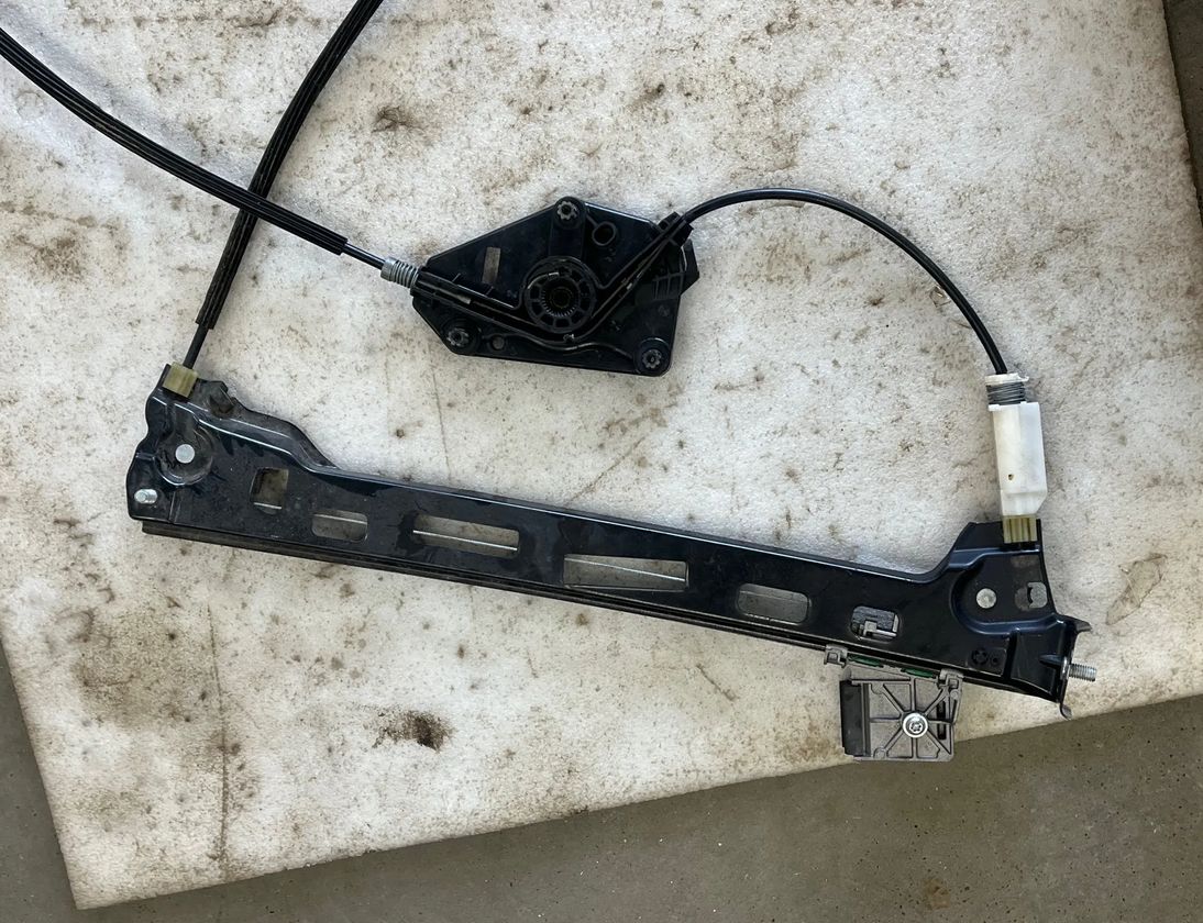 VOLKSWAGEN Passat CC 1 generation (2008-2017) Priekšējo labo durvju logu pacēlājs 17948823