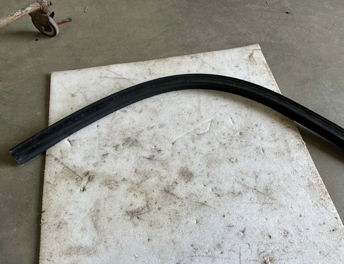 AUDI A5 8T (2007-2016) Engine compartment rubber 8T0823723B,8T0823723 18132993