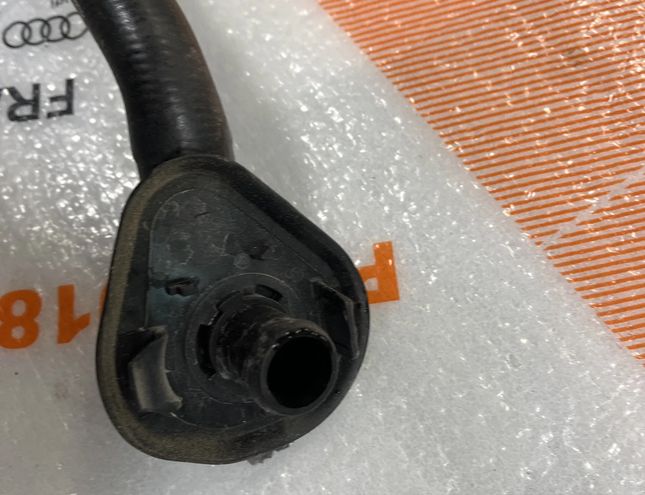 AUDI A5 F5 (2016-2024) Dzesēšanas šļauka / truba 8W1819350B 27136137
