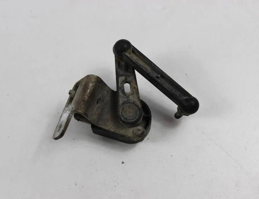 BMW 5 Series F10/F11 (2009-2017) Датчик уровня высоты сзади справа 6861351 31937814