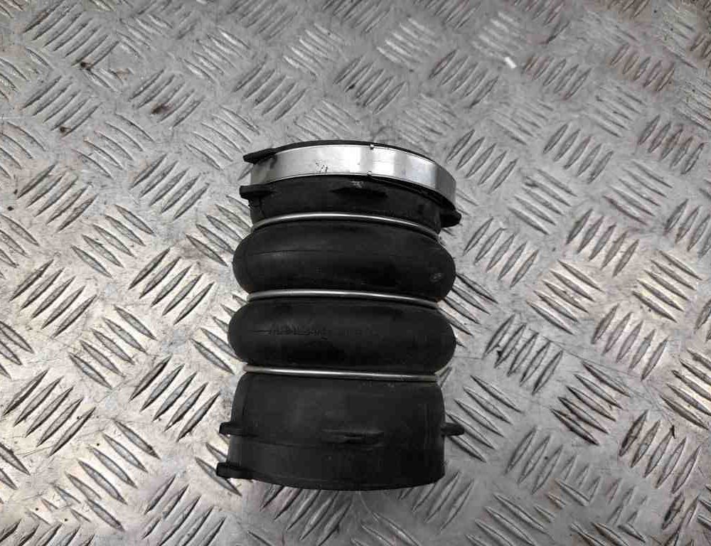 PORSCHE Macan 1 generation (2013-2023) Right Side Intercooler Hose 95B145832 15333623