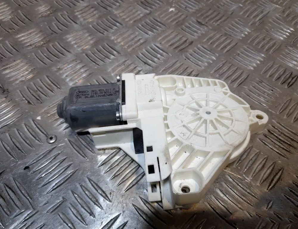 VOLKSWAGEN Touareg 2 generation (2010-2018) Rear Left Door Window Control Motor 8K0959811A,8K0959811 15336351