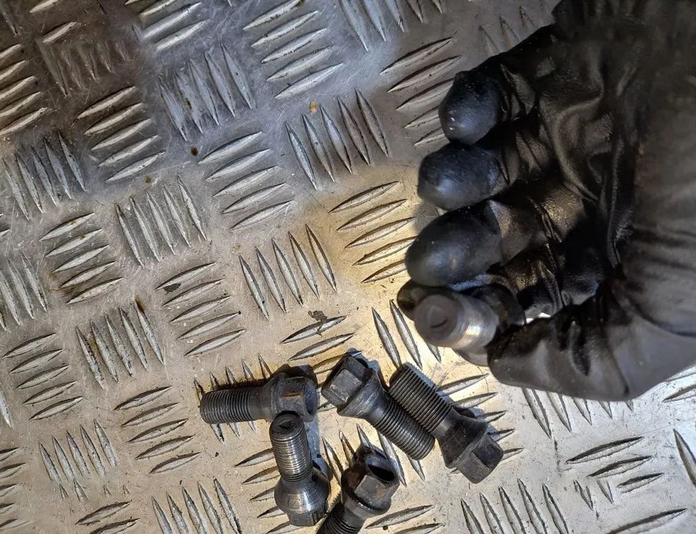 AUDI A6 C6/4F (2004-2011) Bolts NERA 15367897