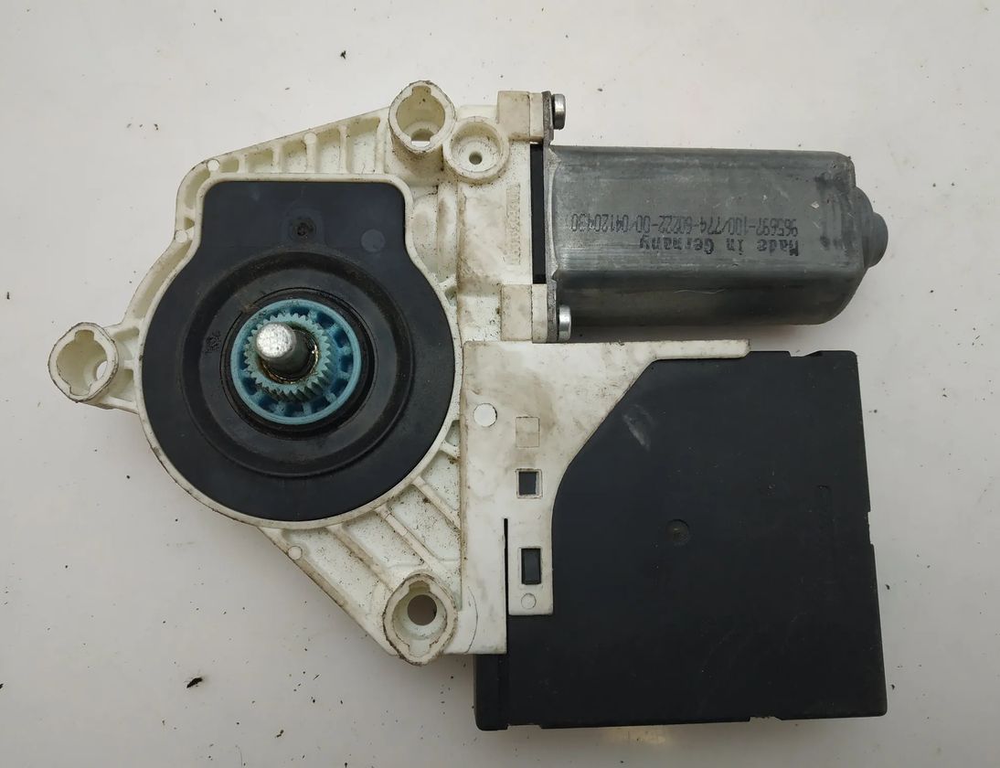 VOLKSWAGEN Jetta 6 generation (2010-2018) Priekšējo labo durvju logu pacēlājs 3C0959792C 10839202