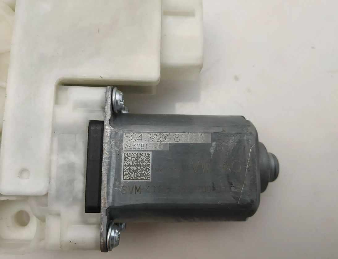 VOLKSWAGEN Golf 7 generation (2012-2024) Front Left Door Window Regulator Motor 5Q4959811D 10924287