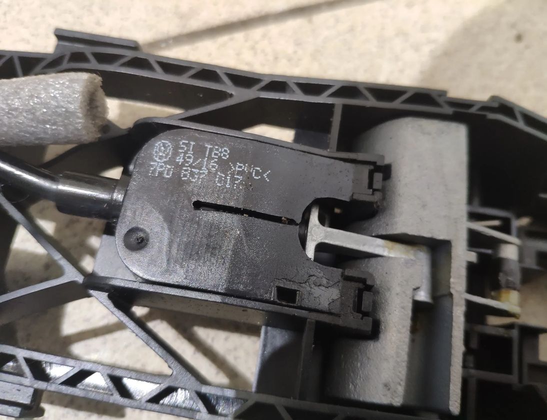 VOLKSWAGEN Touareg 2 generation (2010-2018) Кронштейн ручки передней правой двери 5N0837385,7P6839885,7P0837017 12247979