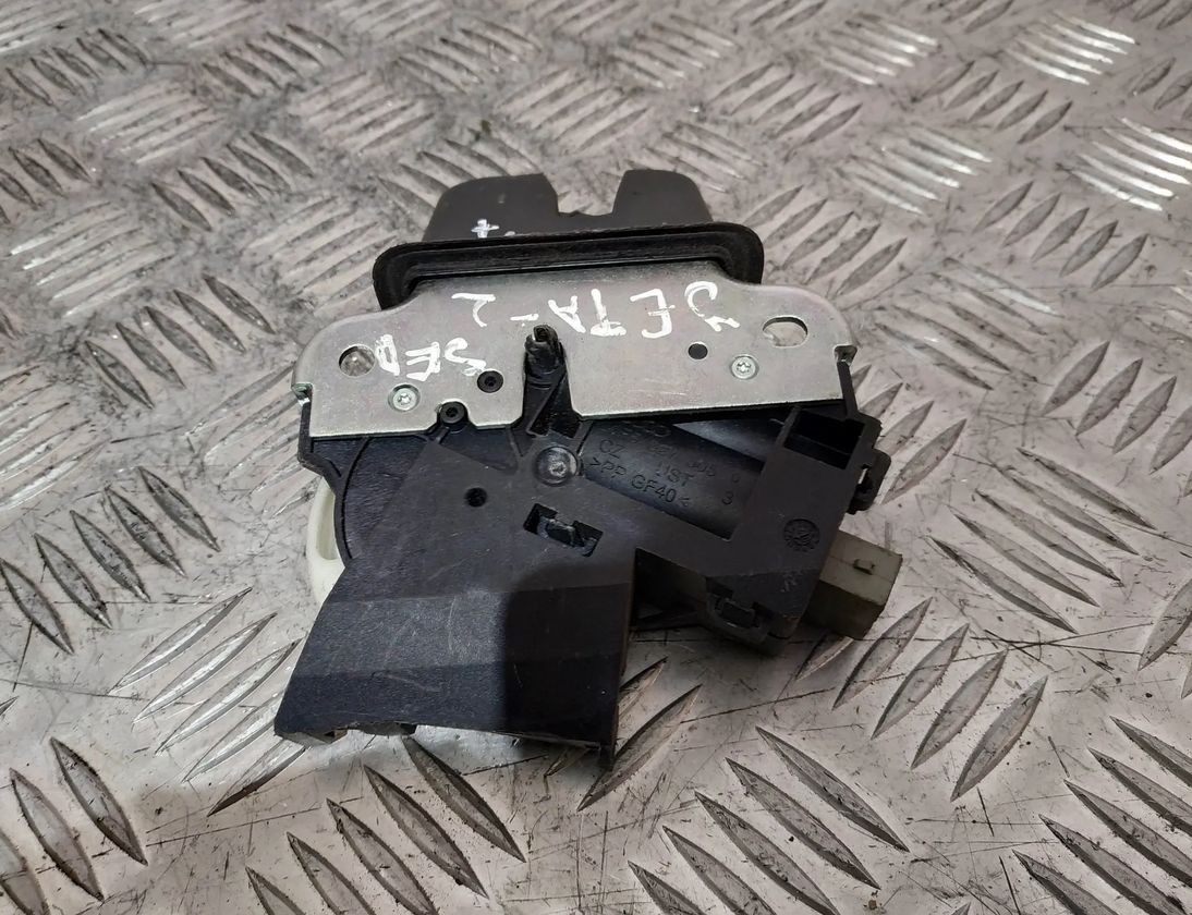 VOLKSWAGEN Jetta 5 generation (2005-2011) Tailgate Boot Lock 4F5827505D 12649578