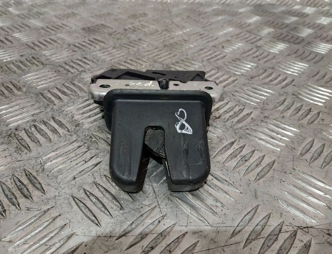 AUDI A4 B7/8E (2004-2008) Замок крышки багажника 4F5827505D 12649597