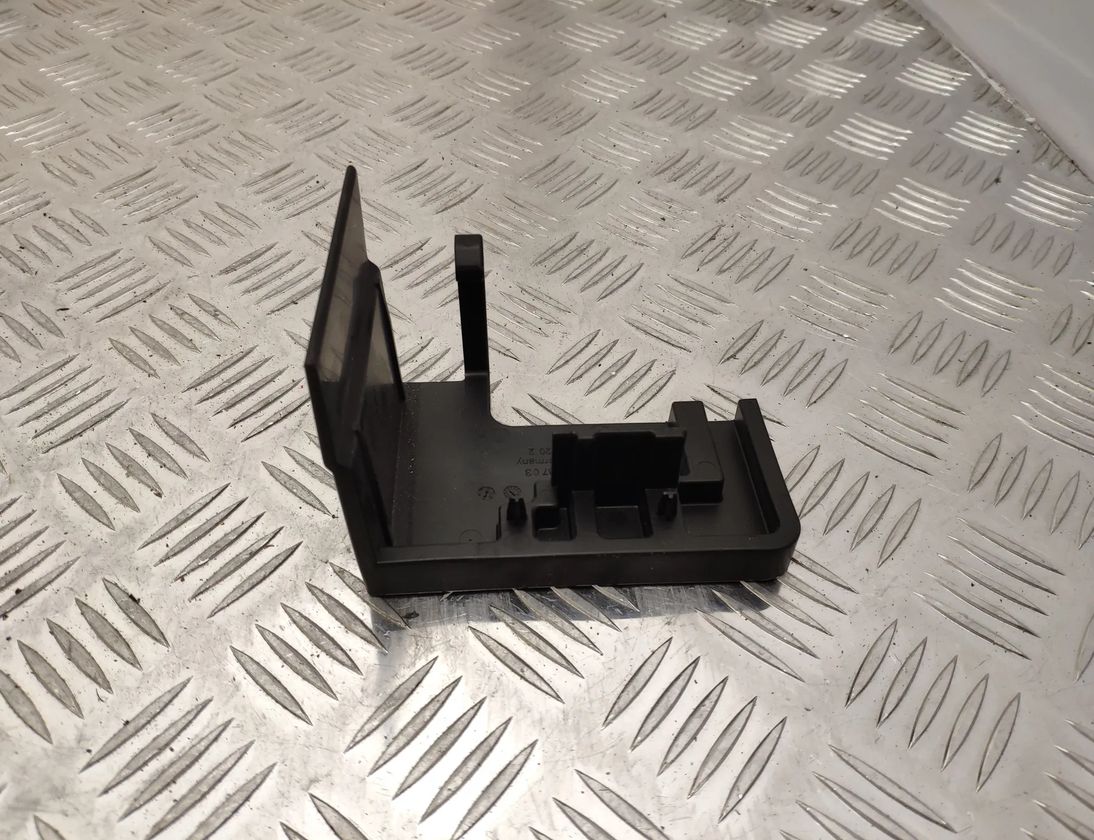 BMW 3 Series G20/G21/G28 (2018-2024) Battery Cover 6844137 13578445