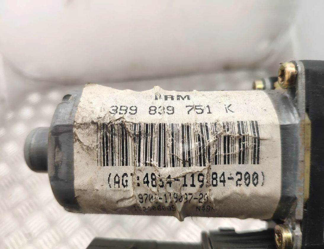 VOLKSWAGEN Passat B5 (1996-2005) Моторчик стеклоподъемника задней левой двери 3B9839751K,0130821697 13994223