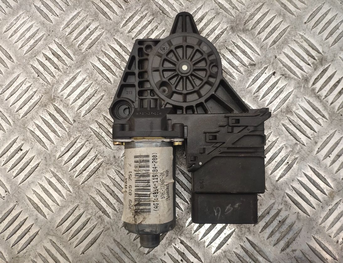 VOLKSWAGEN Passat B5 (1996-2005) Моторчик стеклоподъемника задней левой двери 3B9839751K,0130821697 13994223