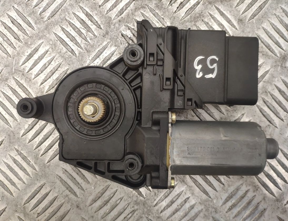 VOLKSWAGEN Passat B5 (1996-2005) Rear Right Door Window Control Motor 0130821696,101438201 14043995