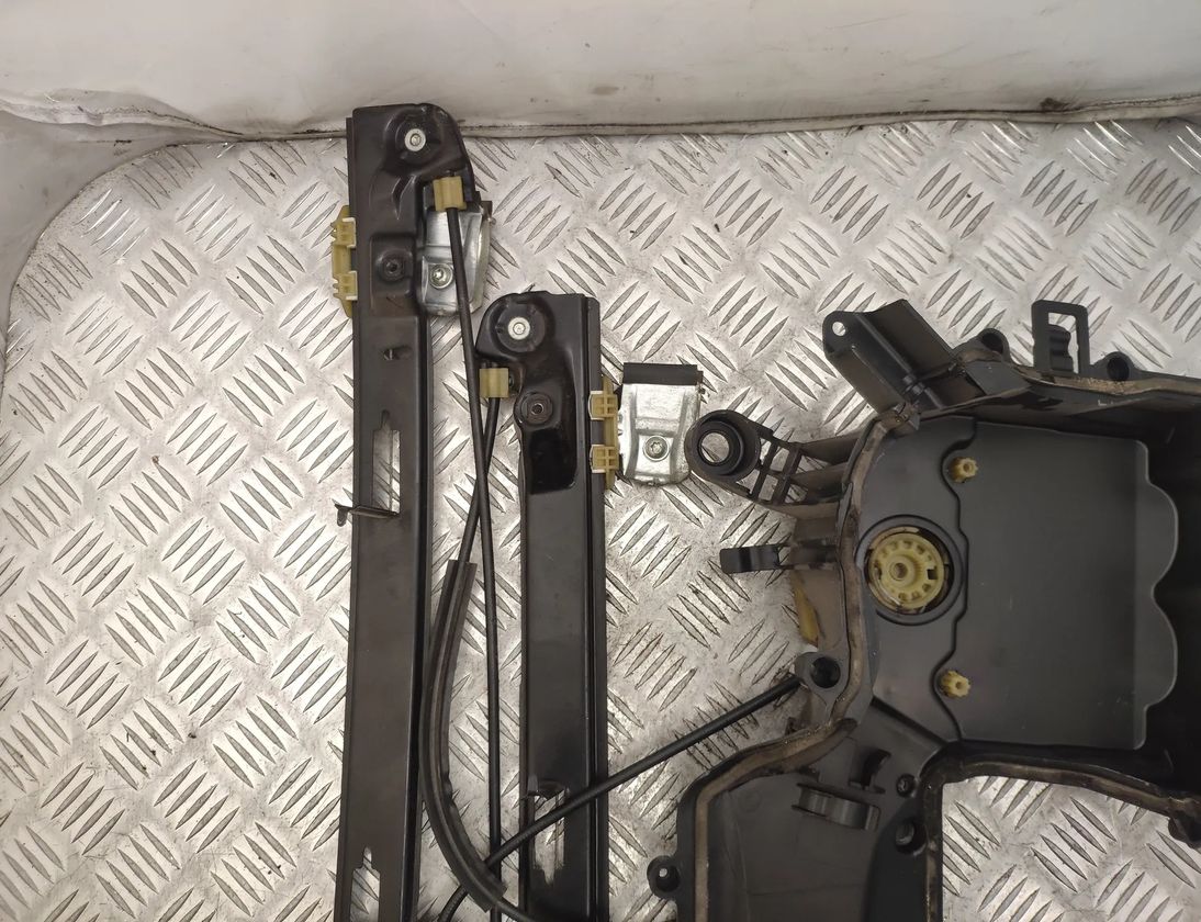 SEAT Leon 2 generation (2005-2012) Front Right Door Window Regulator 1P0867436 14179534