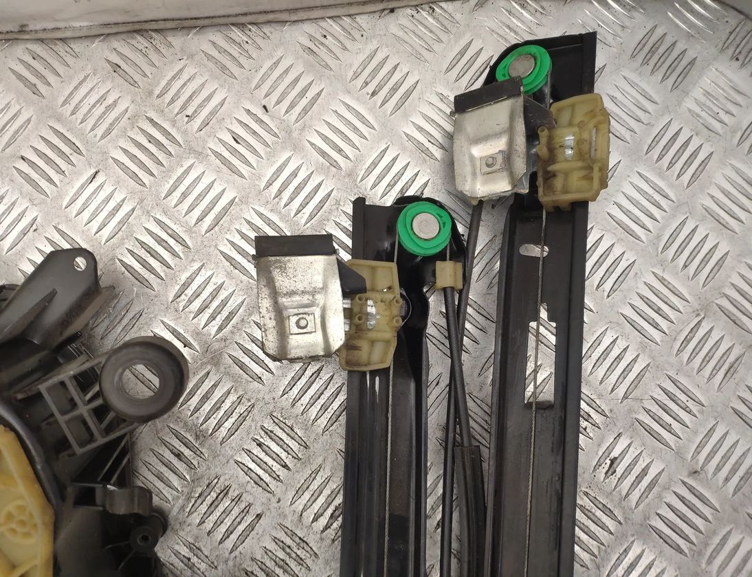 SEAT Leon 2 generation (2005-2012) Front Right Door Window Regulator 1P0867436 14179534