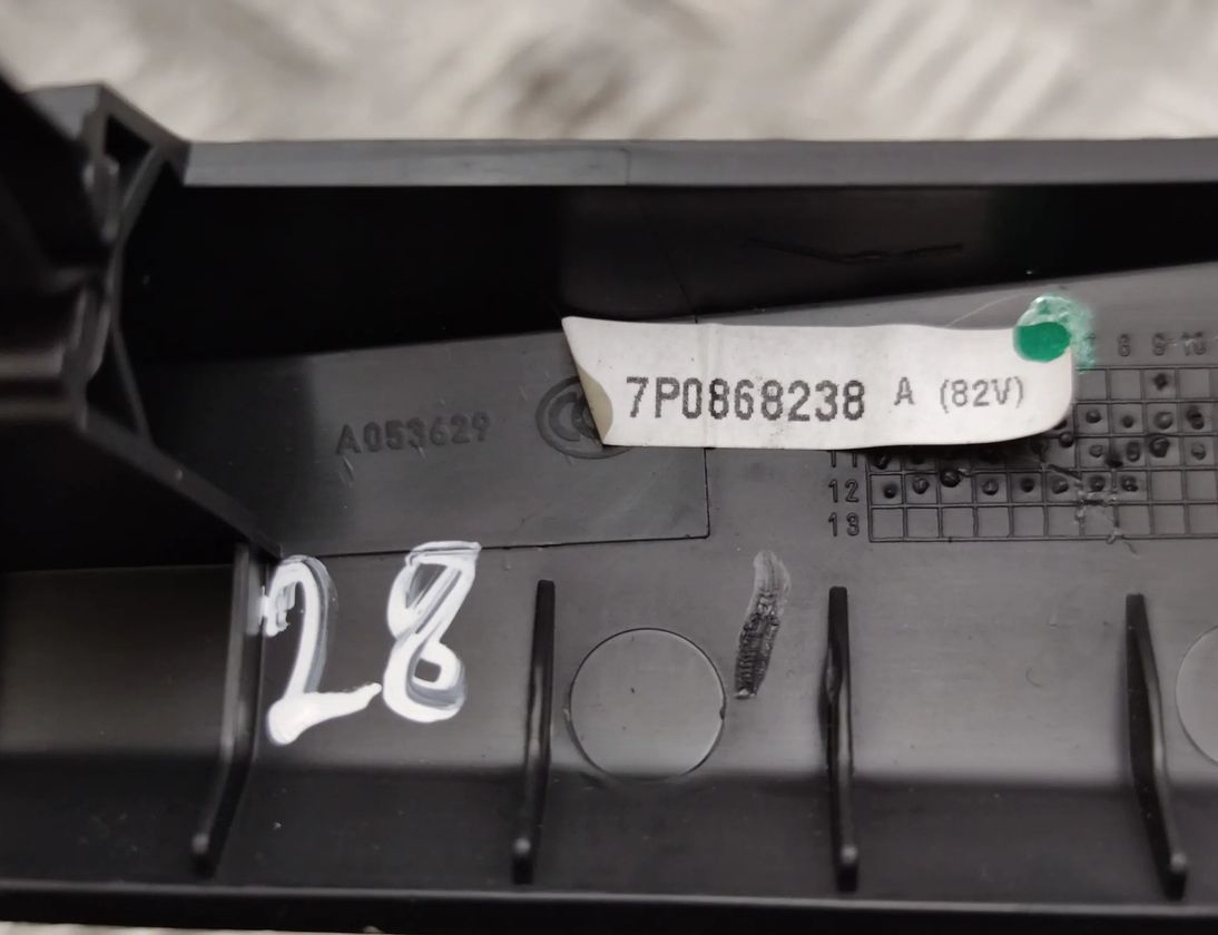 VOLKSWAGEN Touareg 2 generation (2010-2018) Citas salona daļas 7P0868238 17263922